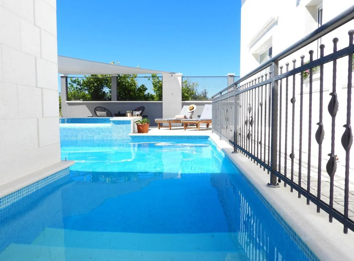 Villa White Rose Kastela
