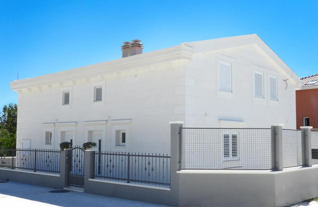 Villa White Rose Kastela