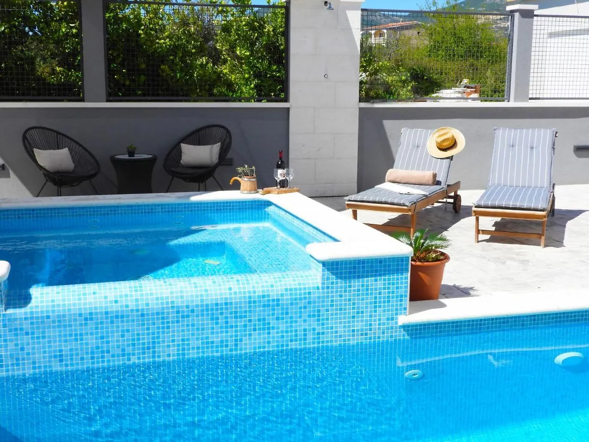 Villa White Rose Kastela 0*,