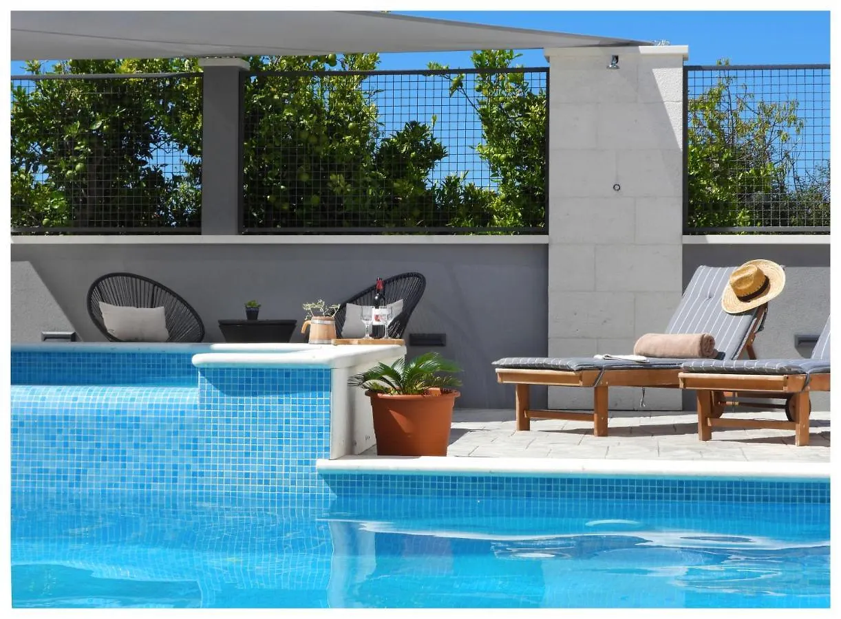 Villa White Rose Kastela
