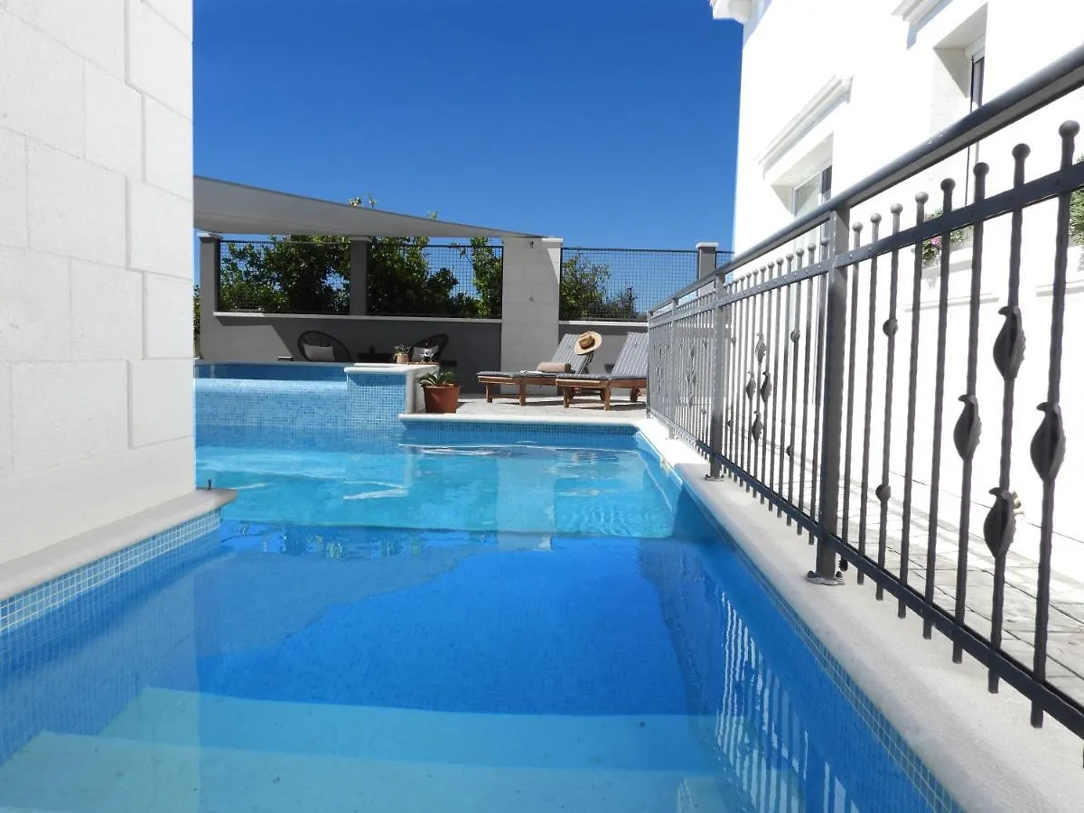 Villa White Rose Kastela