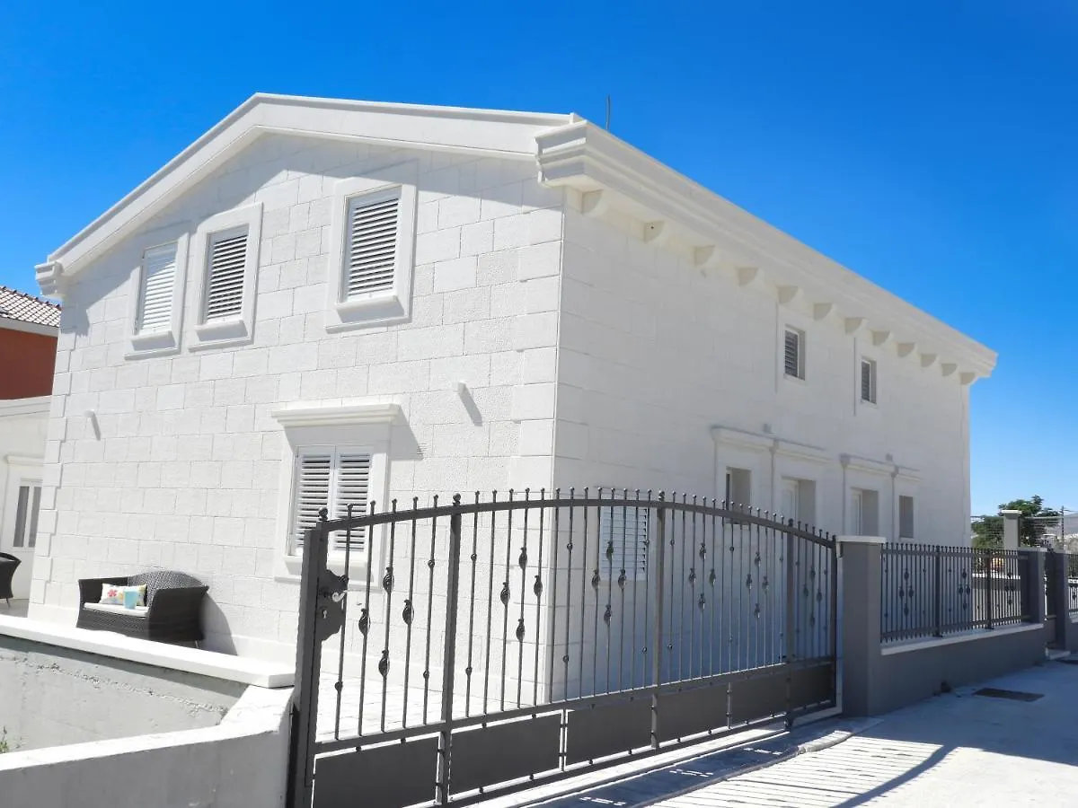 Villa White Rose Kastela