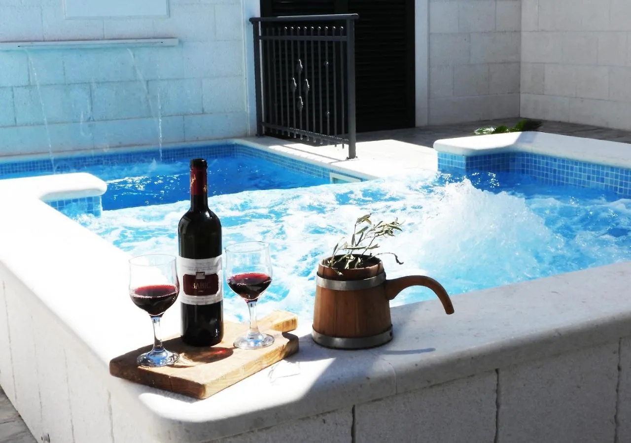 Villa White Rose Kastela