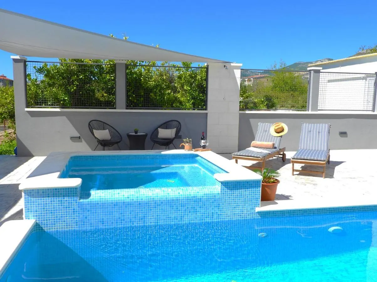 Villa White Rose Kastela
