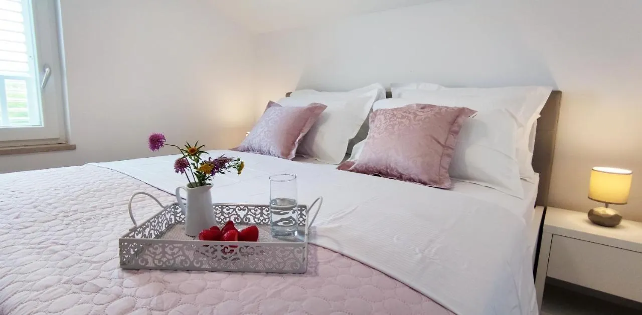 Villa White Rose Kastela