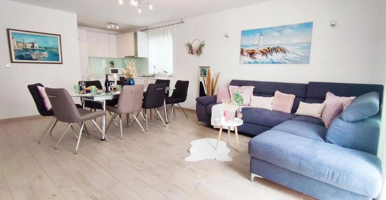 Villa White Rose Kastela