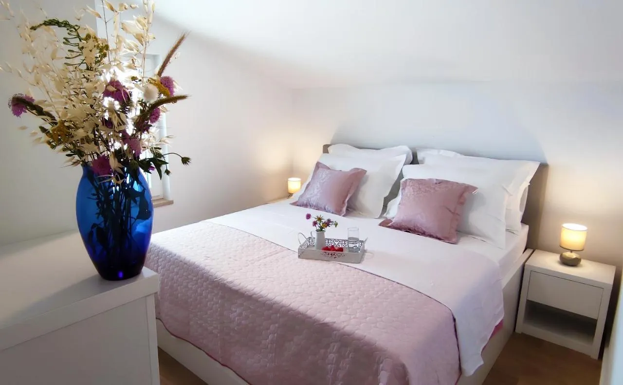 Villa White Rose Kastela 0*,  Croatia
