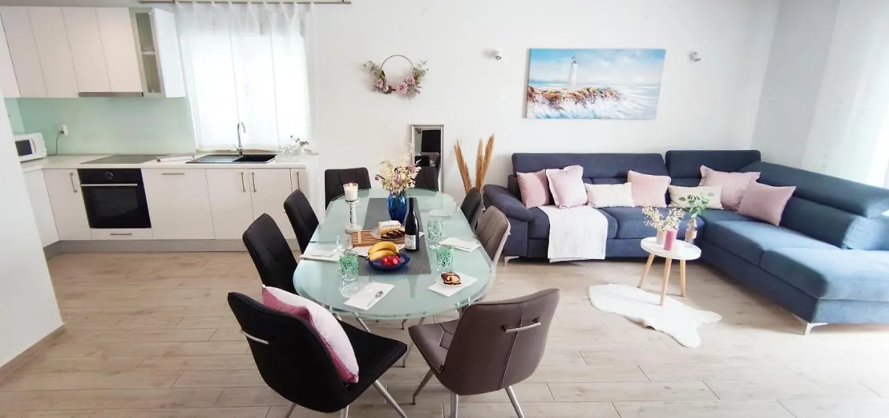 Villa White Rose Kastela